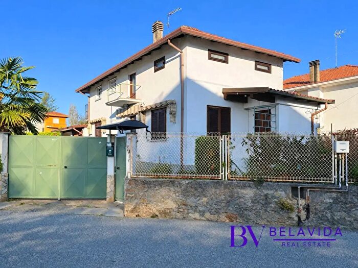 Casa con 5 locali in vendita in Via del Forno, Borgomanero