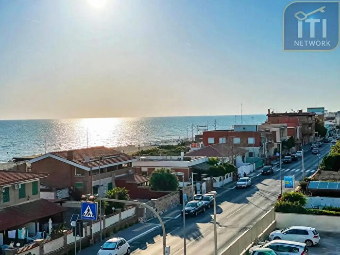 Appartamento bilocale in vendita in Lungomare delle Sirene, Pomezia