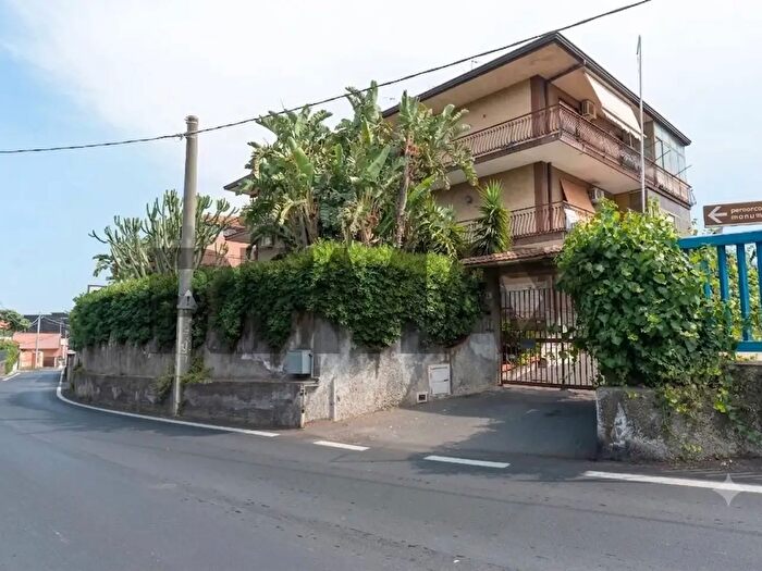 Appartamento quadrilocale in vendita in Via Carrubella a, Catania