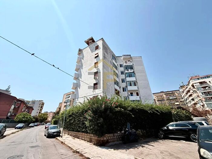 Appartamento con 5 locali in vendita in Via Gela, Palermo