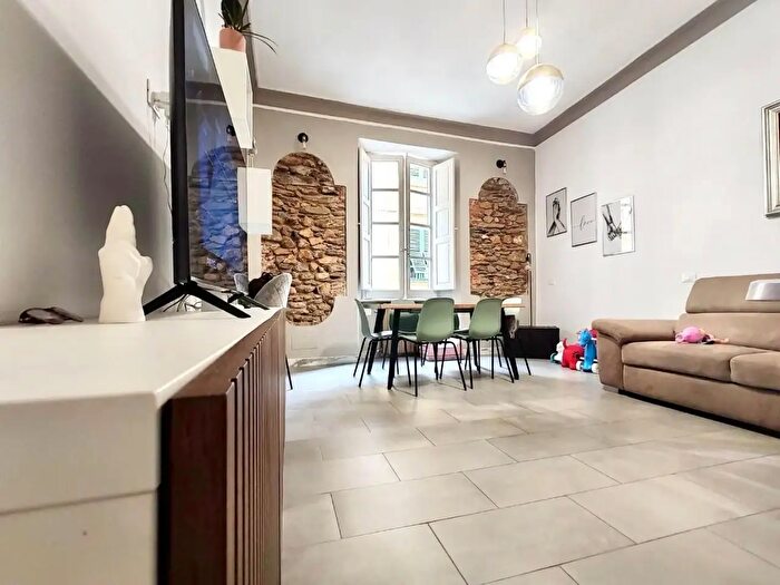 Appartamento con 5 locali in vendita in Massa