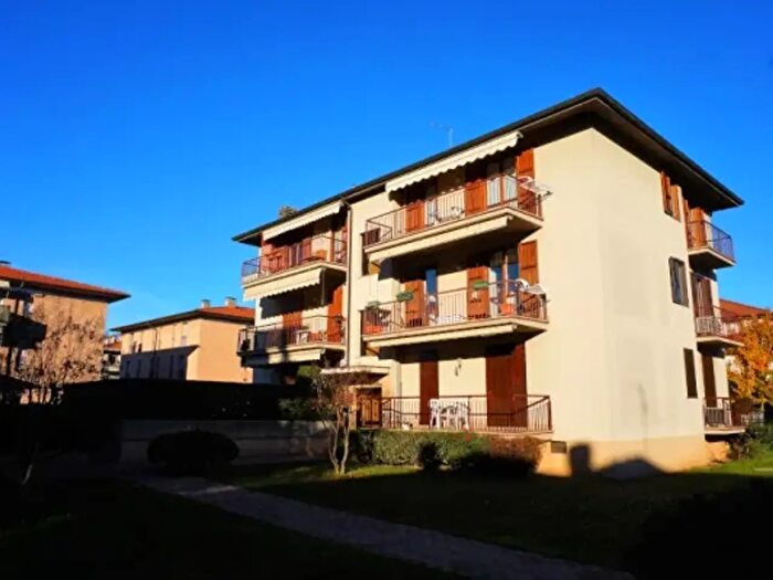 Appartamento trilocale in vendita in Via Ambrogio Mozzi, Mozzo