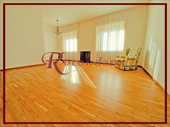 Appartamento trilocale in affitto in Via Giuseppe Sacchi, Cadorna Castello, Milano