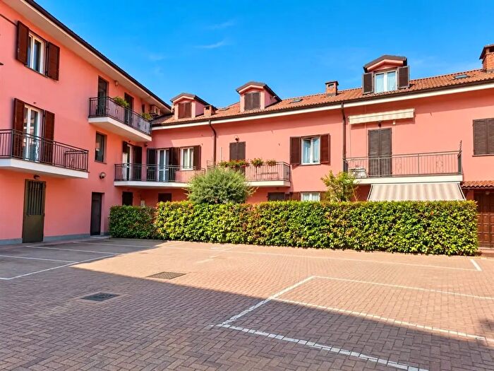 Casa con 5 locali in vendita in Corso Alba, Asti