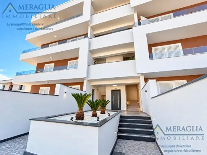 Appartamento quadrilocale in vendita in Via Castagnola, Parete