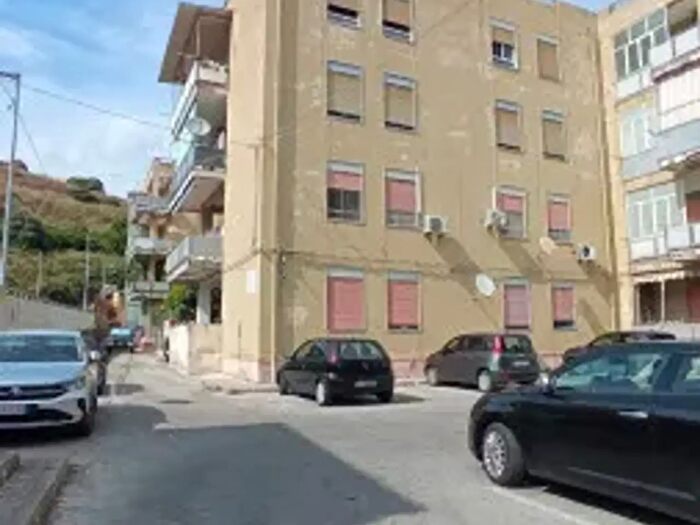 Appartamento quadrilocale in vendita in Via Camaro, Messina