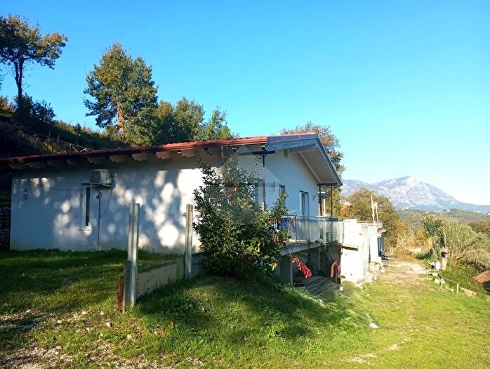 Casa con 6 locali in vendita in Minturno