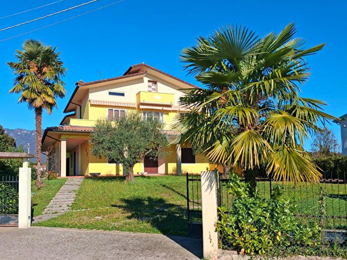 Casa con 8 locali in vendita in Via Cavour, Mussolente