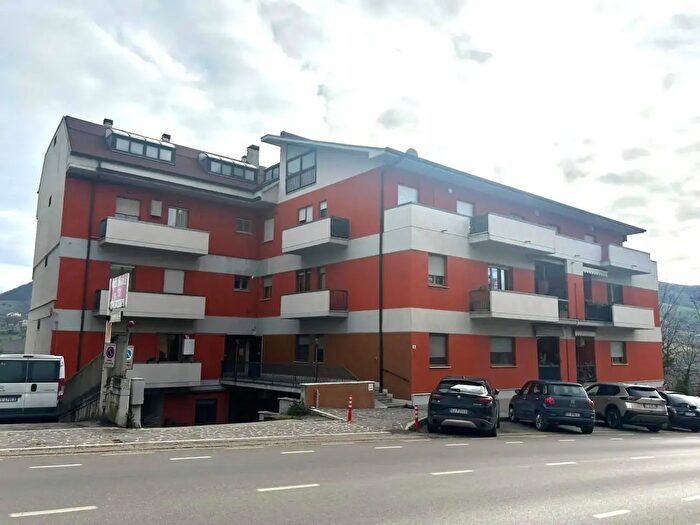 Appartamento quadrilocale in vendita in Via Cona, Teramo