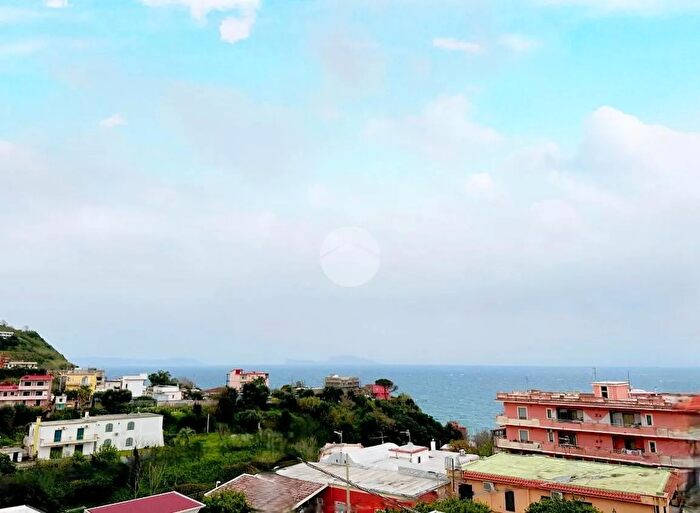 Appartamento trilocale in vendita in Via Solferino, Monte Di Procida