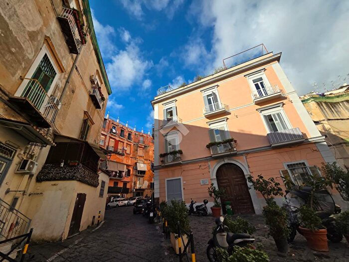 Appartamento monolocale in vendita in Salita SantAntonio ai Monti, Napoli