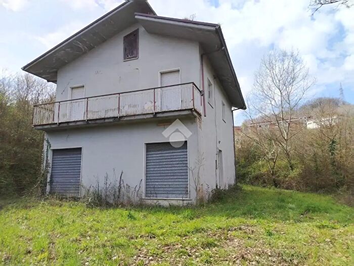 Casa quadrilocale in vendita in Via San Prisco, Manocalzati