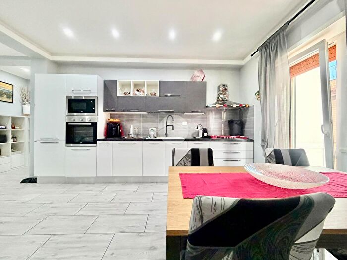 Appartamento trilocale in vendita in Via Afragola, Roma