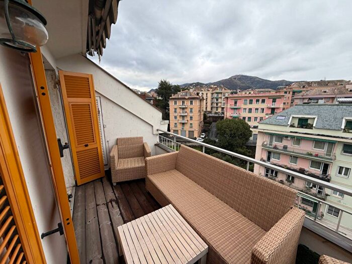 Appartamento con 6 locali in affitto in Albaro, Genova