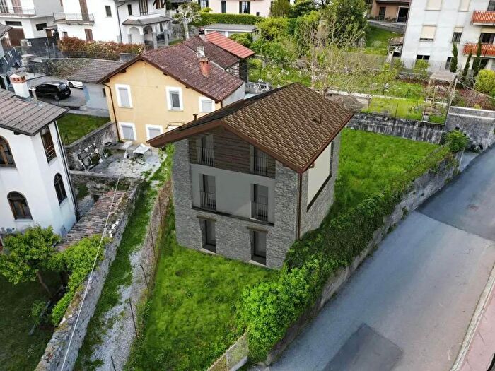 Appartamento con 6 locali in vendita in Via Asilo, Colico