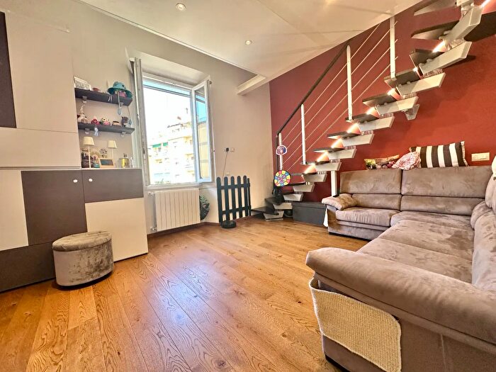 Appartamento trilocale in vendita in Via delle Panche, Firenze