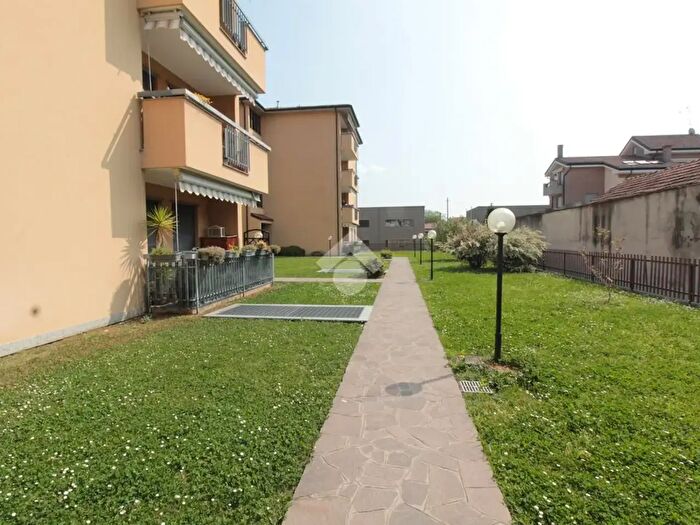 Appartamento bilocale in vendita in Via Vimercate, Ornago