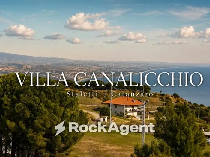 Appartamento con 5 locali in vendita in Via Canalicchio, Staletti
