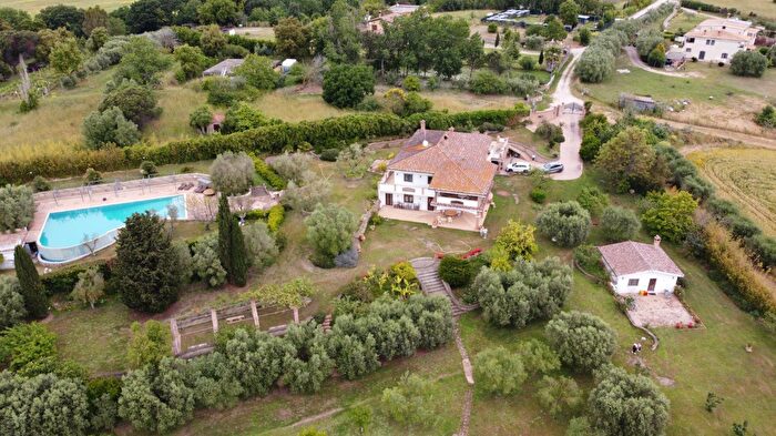 Casa con 8 locali in vendita in Via delle Magnolie, Pomezia
