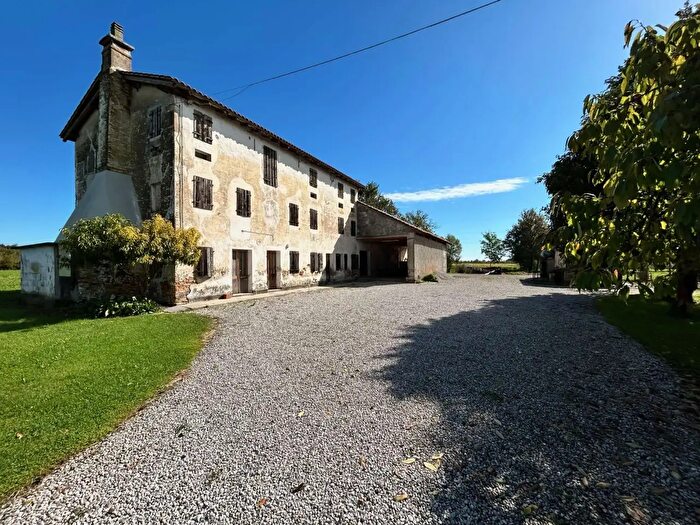 Casa con 10 locali in vendita in Via Mantova, Azzano Decimo