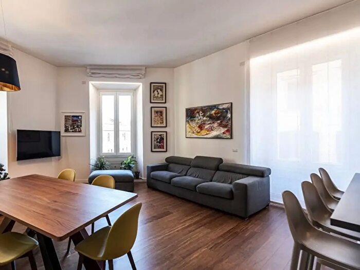 Appartamento trilocale in vendita in Via Lepontina, Milano