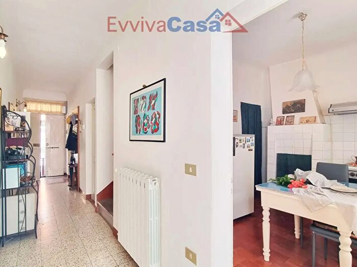 Casa con 8 locali in vendita in Montefano