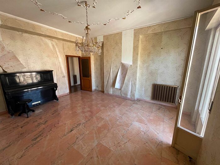 Appartamento con 10 locali in vendita in Via Sbarre Centrali, Reggio Calabria