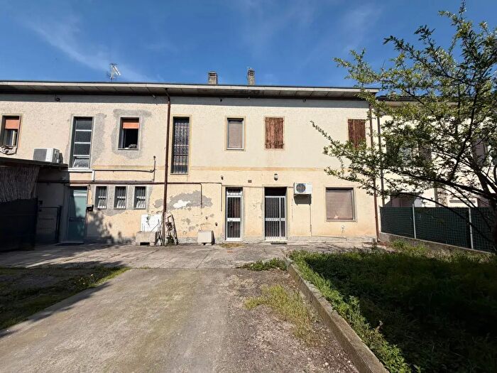 Casa quadrilocale in vendita in Via Anteo Carrara, Boretto