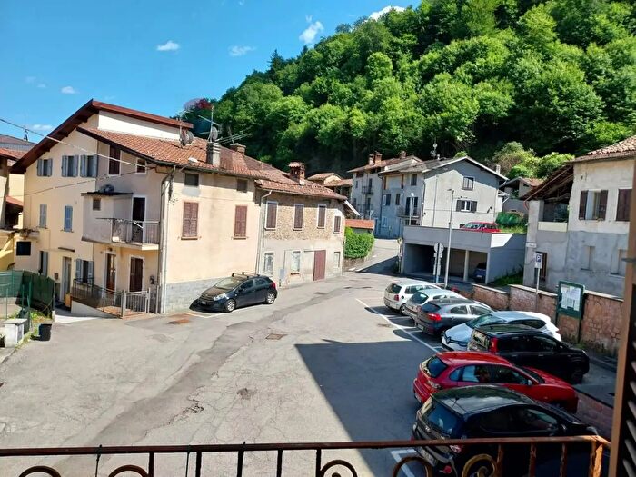 Appartamento con 7 locali in vendita in Cremenaga