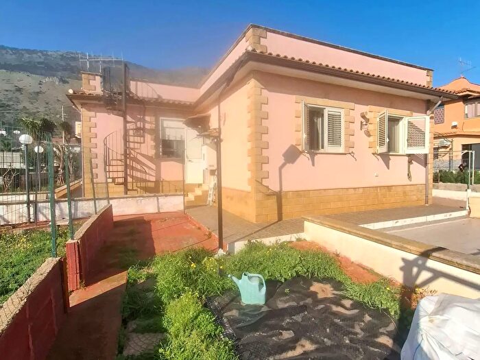 Casa con 5 locali in vendita in Via Damasco, Carini