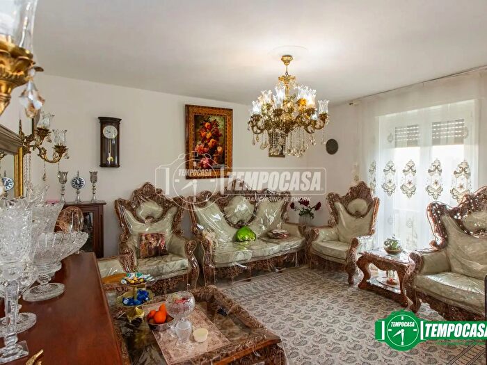 Appartamento trilocale in vendita in Via Antonio Fogazzaro, Busto Arsizio