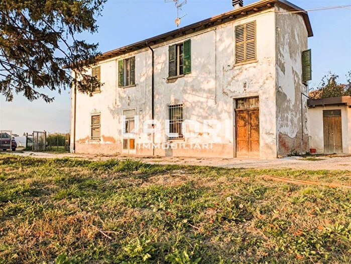 Casa con 5 locali in vendita in Via Ravegnana, Faenza