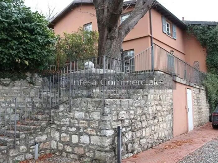 Casa con 6 locali in vendita in Brescia