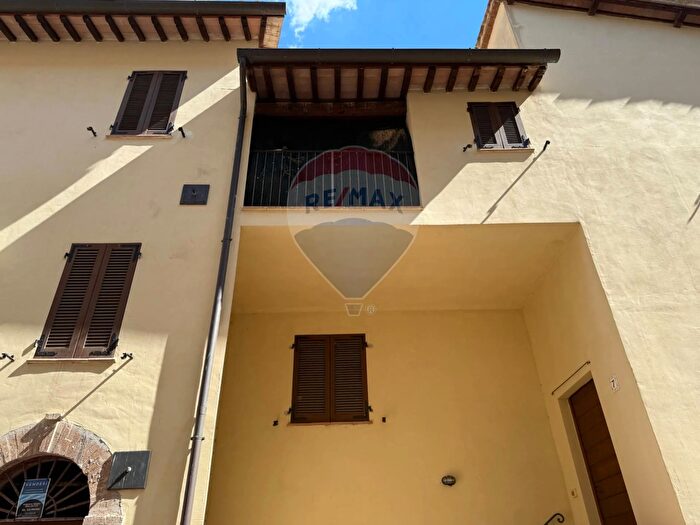 Casa trilocale in vendita in Loc Belfiore, Foligno