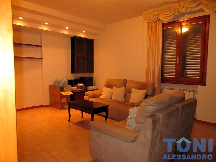 Appartamento con 5 locali in affitto in Empoli