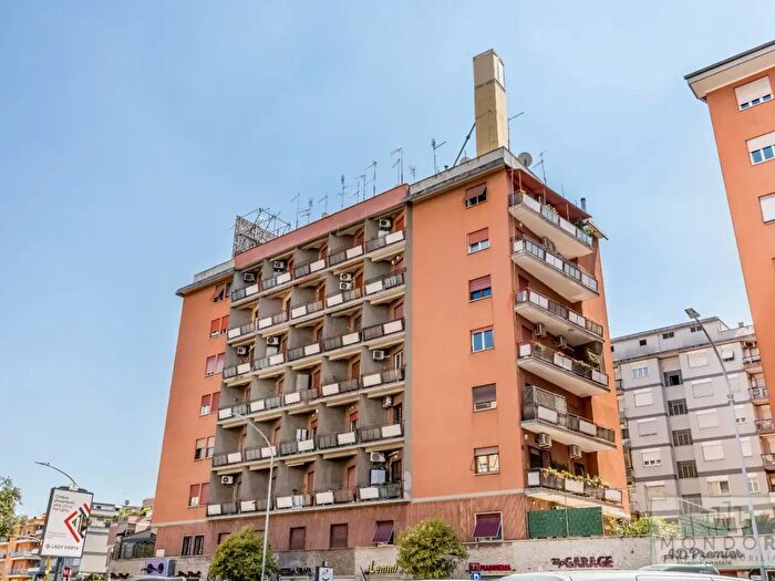 Appartamento quadrilocale in vendita in Via Tuscolana, Roma