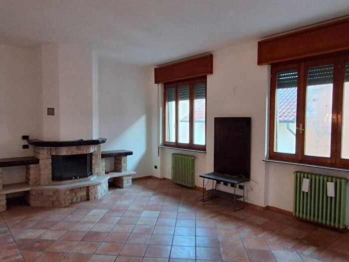 Appartamento trilocale in affitto in Via Garbiglia, Semicentro, Vigevano