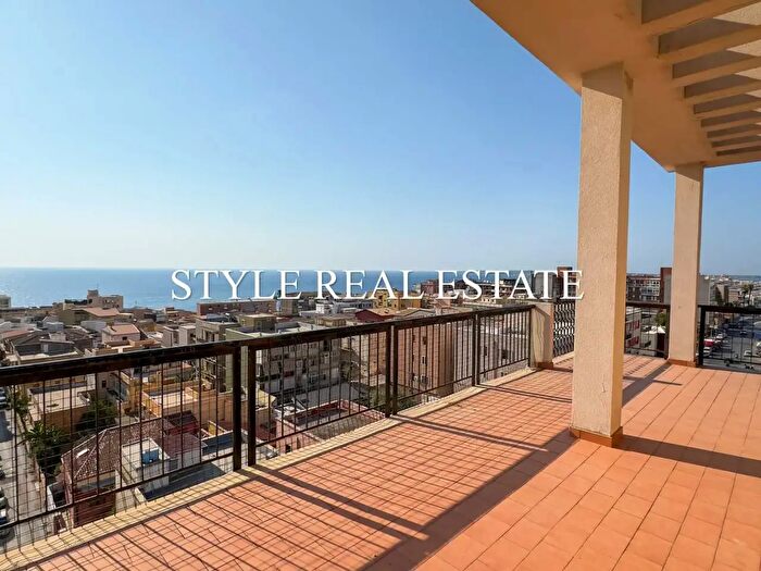 Appartamento con 6 locali in vendita in Viale Tunisi, Siracusa