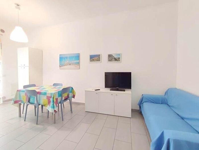 Appartamento trilocale in affitto in Via Colombo, Follonica