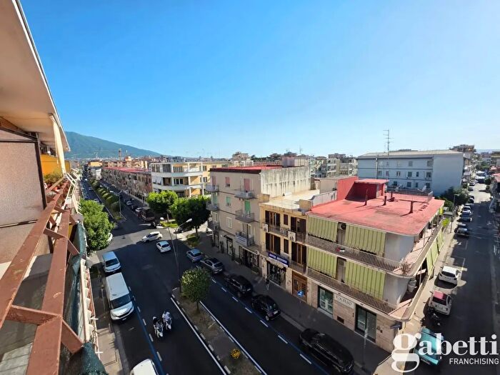 Appartamento trilocale in affitto in Via Felice Terracciano, Pomigliano D'Arco