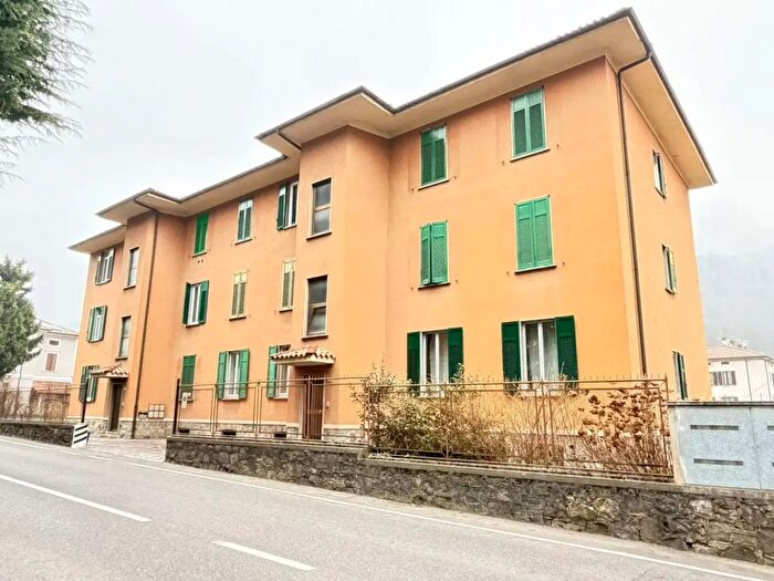 Appartamento trilocale in vendita in Via Cesare Battisti, Gazzaniga