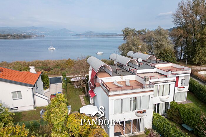 Casa con 5 locali in vendita in Viale degli Astronauti, Castelletto Sopra Ticino