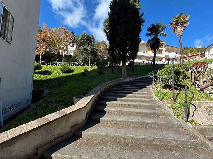 Appartamento con 6 locali in vendita in Via Le Scuole, Nocera Umbra