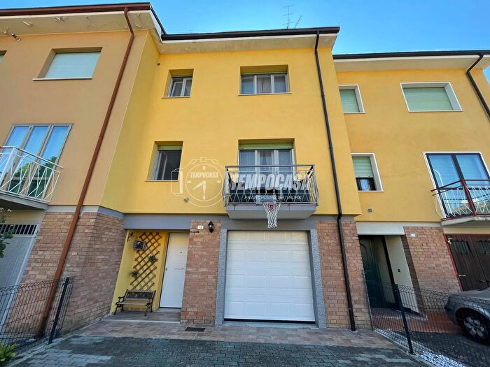 Casa quadrilocale in vendita in Scandiano