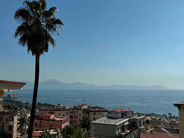 Appartamento con 5 locali in vendita in Via Torquato Tasso Napoli, Napoli