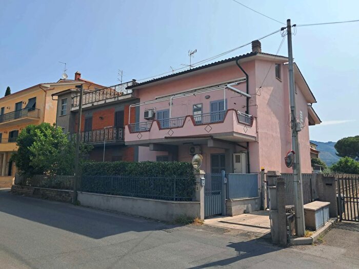 Appartamento trilocale in vendita in Via Garibaldi, Guidonia Montecelio