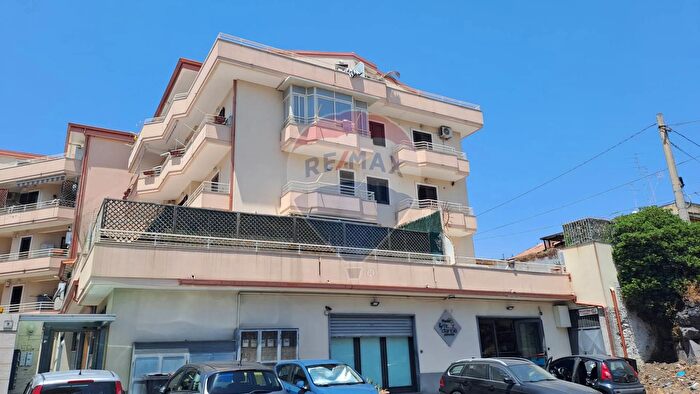 Appartamento quadrilocale in vendita in Via Leonardo Grassi, Catania