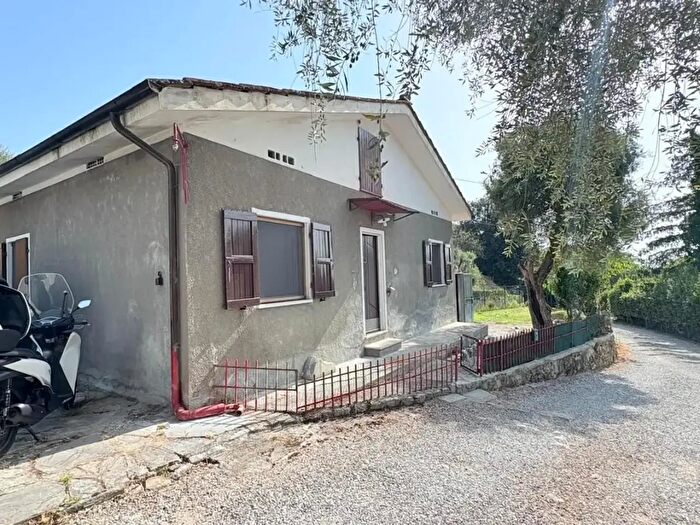 Casa trilocale in vendita in Sarzanese, Lucca