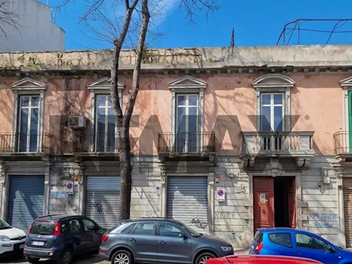 Appartamento con 13 locali in vendita in Via Giacomo Venezian, Messina