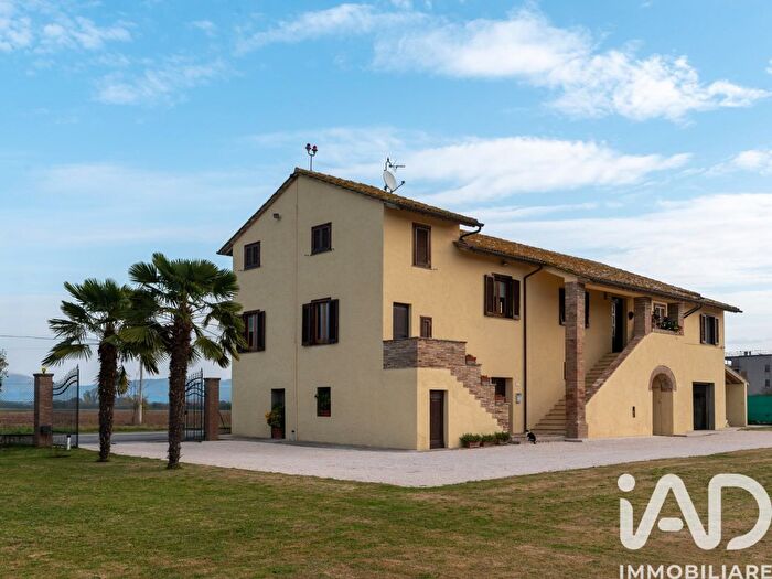 Casa con 8 locali in vendita in Via a Costa, Bastia Umbra